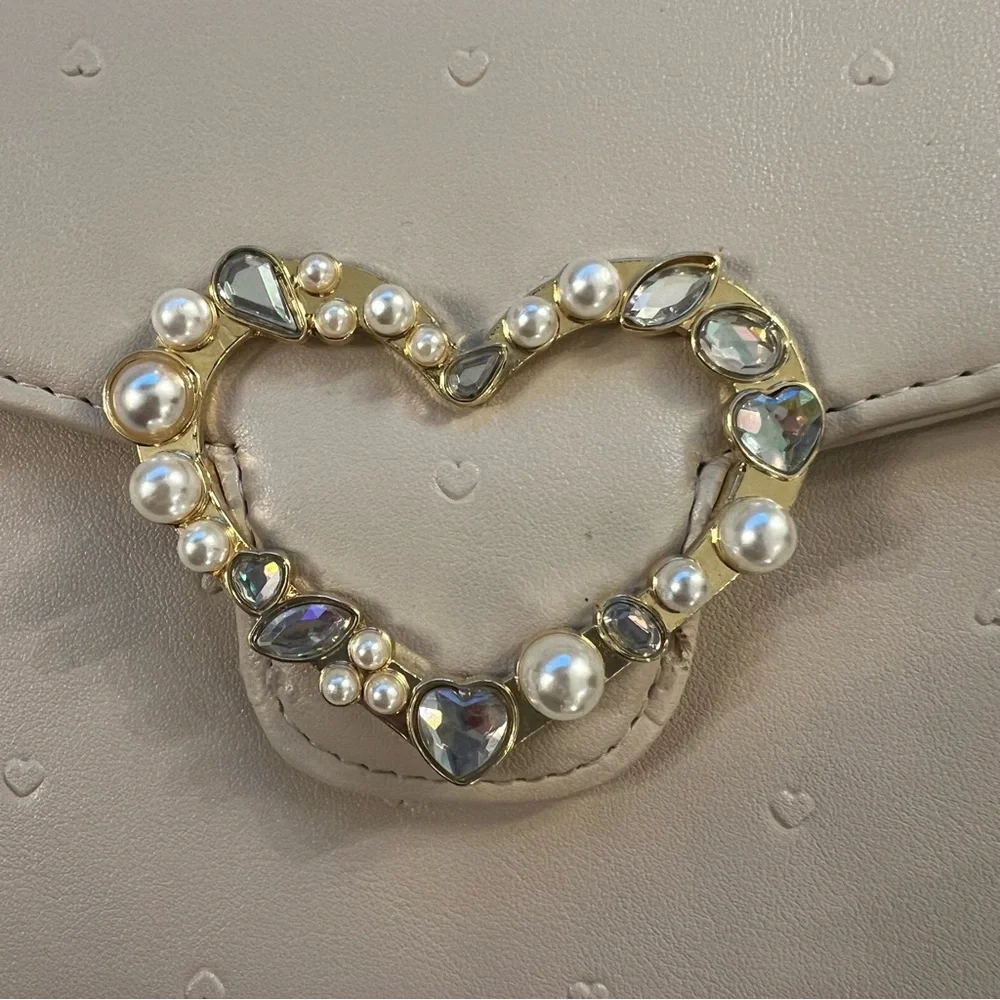 Betsey Johnson Cream Crossbody Bag with Heart Accent • Great for Valentines 💘 - Picture 9 of 9
